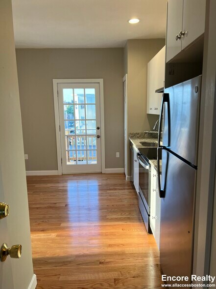 Primary Photo - 1084 Dorchester Ave