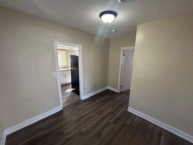 Building Photo - 634 S Fountain St