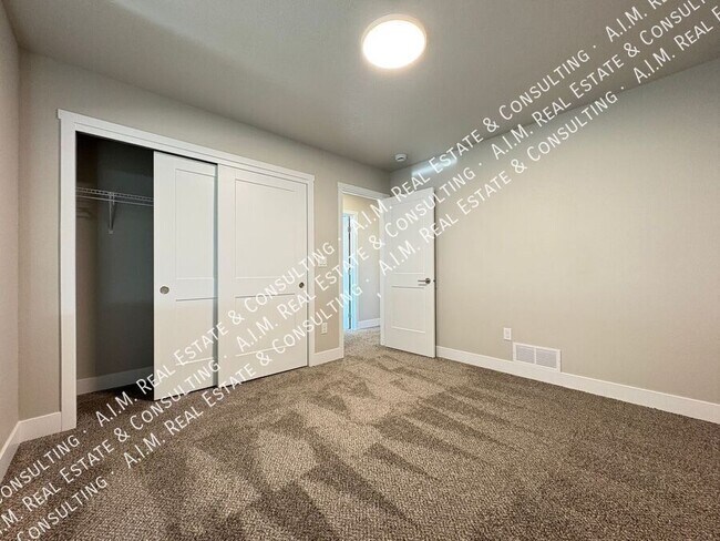 Building Photo - 284 Caspian Ct