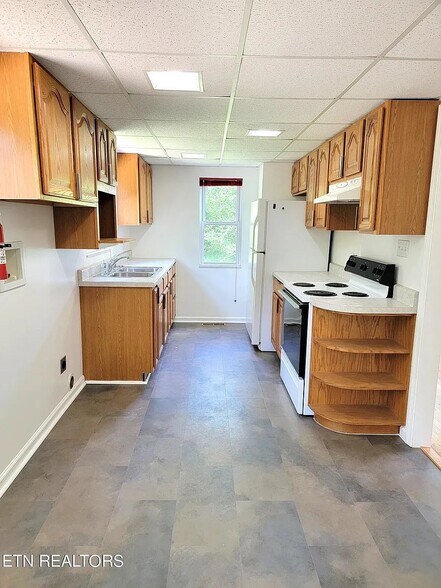 Building Photo - 111 Hoyt Ln