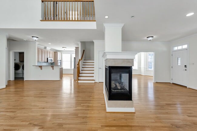 Building Photo - Beautiful Coastal Home for Rent – Ocean View / 17th Bay, Norfolk