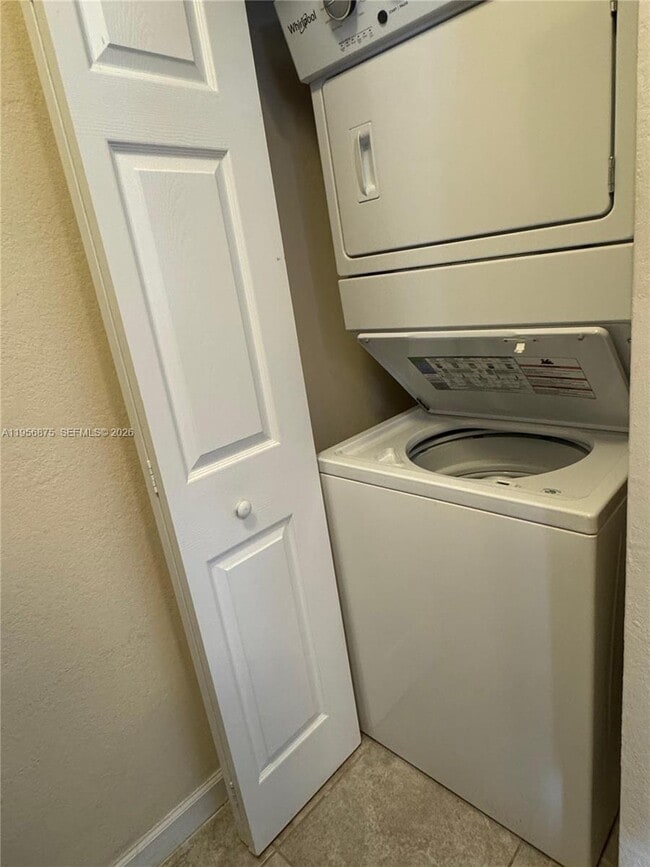 Building Photo - 9401 SW 171st Pl