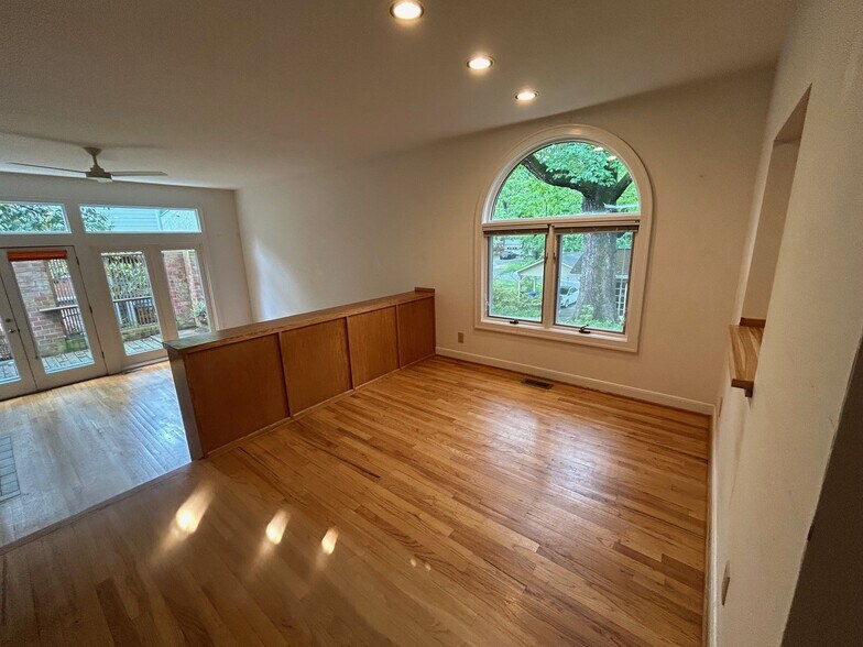 Dining room overlooks the living room - 407 McCauley St