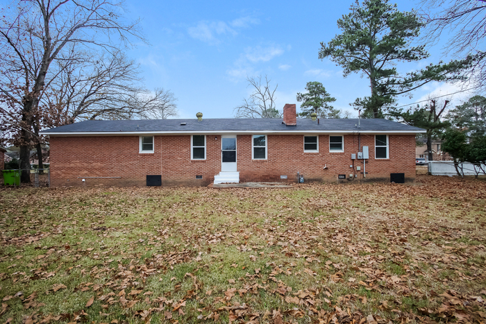Building Photo - 1744 Woodford Rd