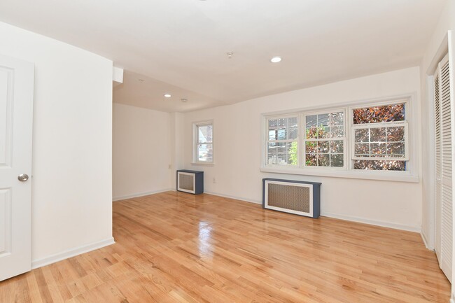 Building Photo - 520 34th St