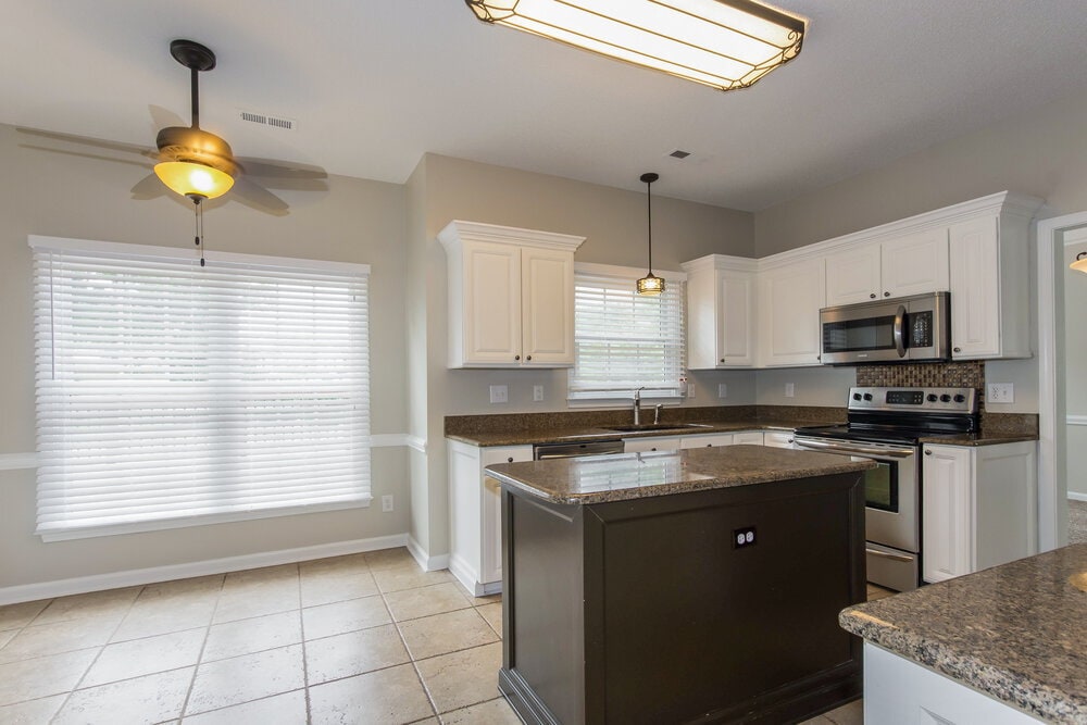 Building Photo - 8301 Tonawanda Dr