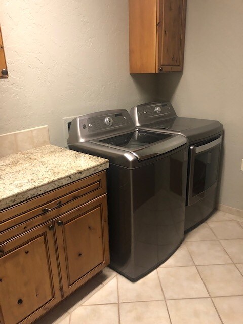 Condo laundryroom - 2056 W Bellerive Ln