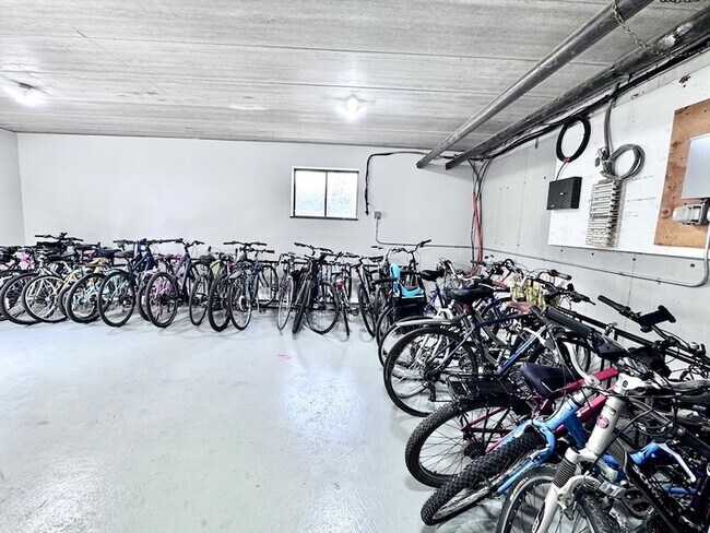 Building Photo - 60 Pleasant St