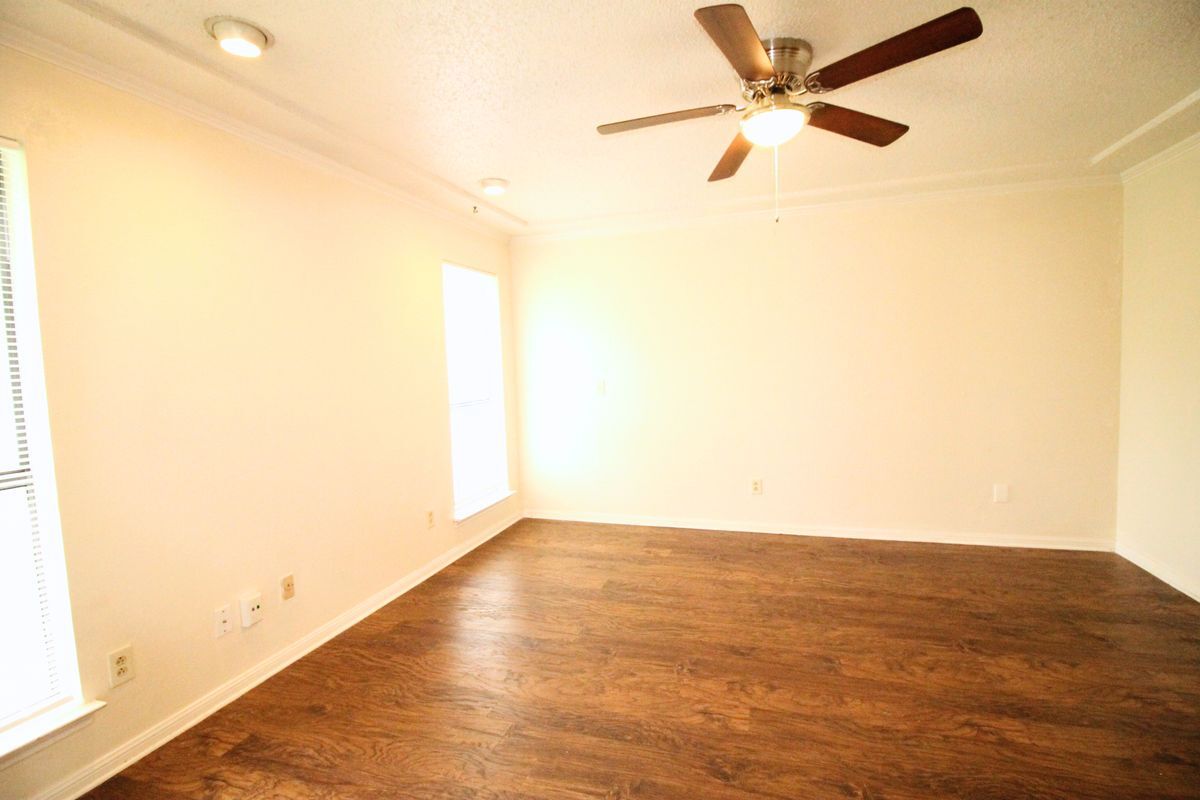 Building Photo - 711 Dickey Dr