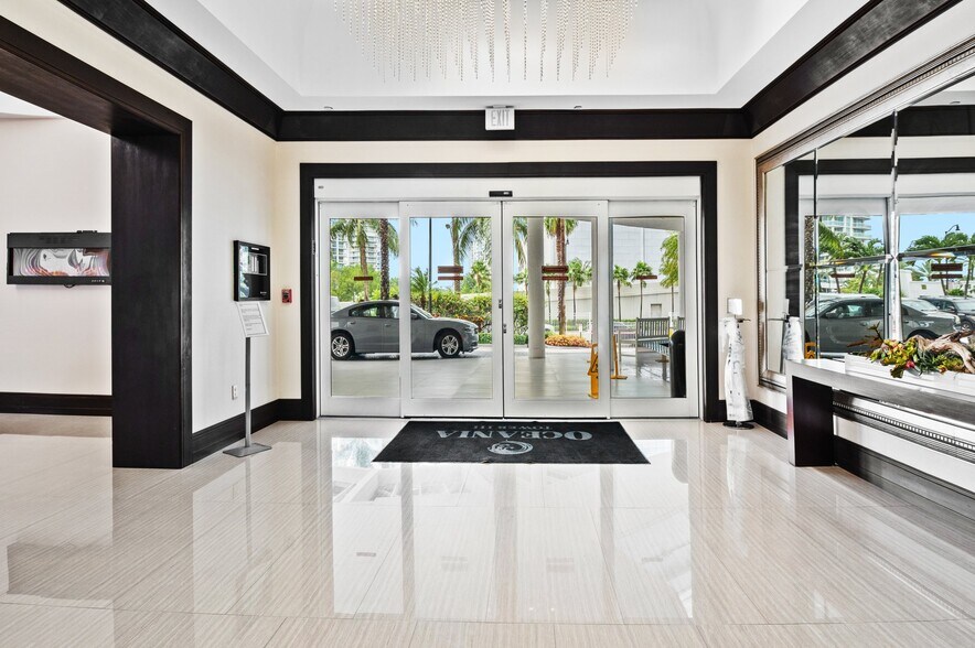 Building Photo - 16485 Collins Ave