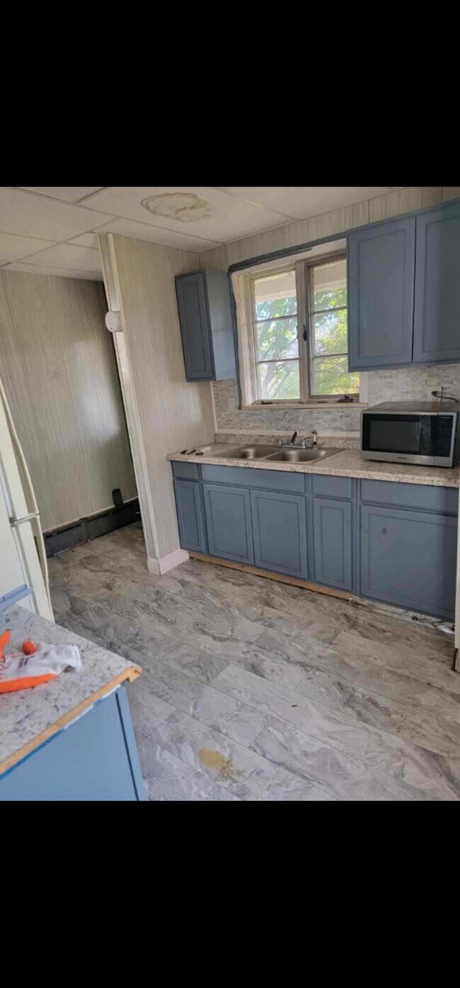 Building Photo - 719 Seneca St