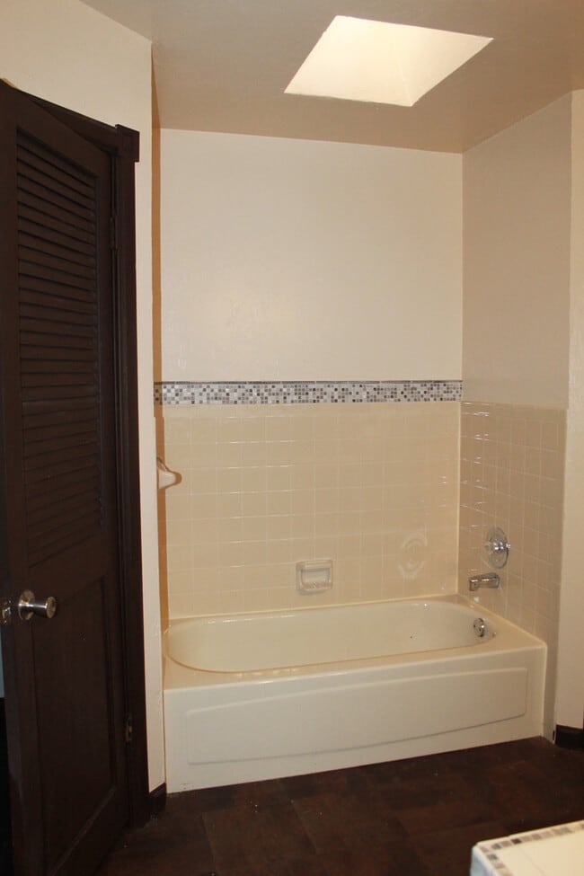 Building Photo - Carl Albert Schools! - Great Home!