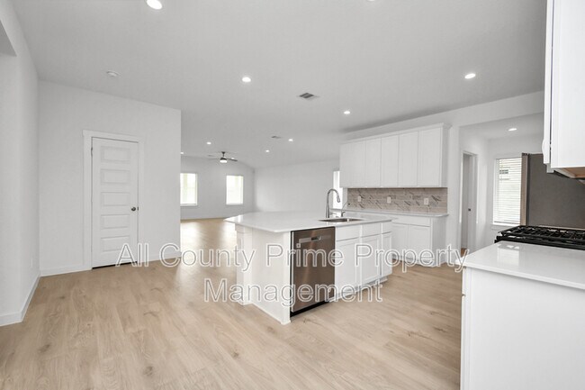 Building Photo - 29935 Gallatin River Ln