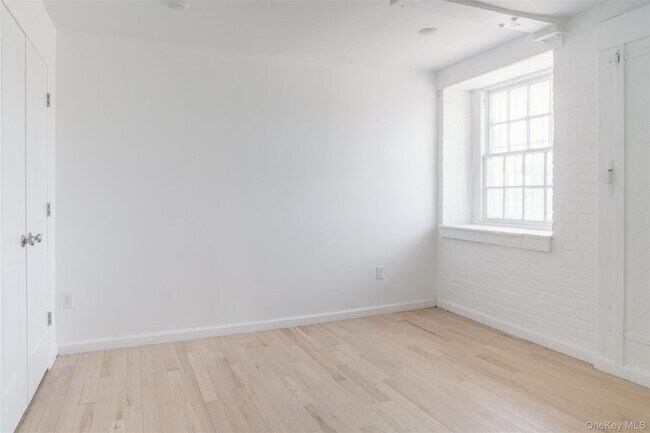 Building Photo - 155 S River St