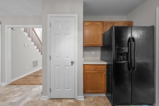 Building Photo - 3 bedroom single family home