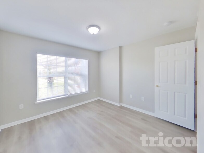 Building Photo - 339 Squires Grove Dr