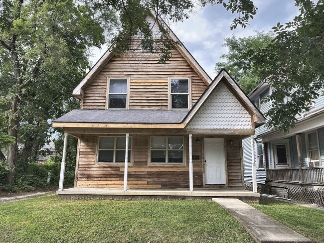 Building Photo - 18 E Grand Ave