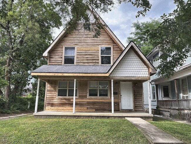 Building Photo - 4 Bed / 2 Full Bath Two-Story Home — Covered Front Porch, Detached Garage, Central Air