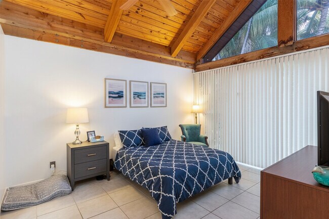 Building Photo - 497 N University Dr