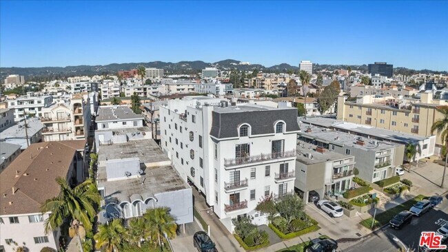 Building Photo - 11827 Goshen Ave