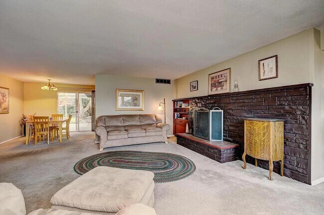Building Photo - 3411 W Hillcrest Dr
