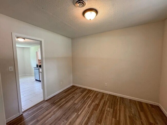 Building Photo - 3 Bed 2 Bath 2 Car Garage in Strafford MO