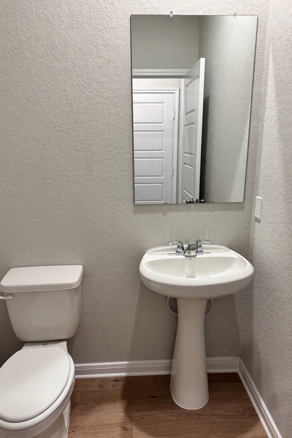 Building Photo - 463 Nespral Dr