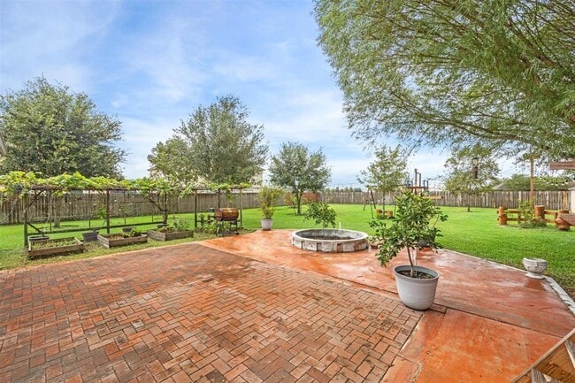 Building Photo - 3402 Fox Ct