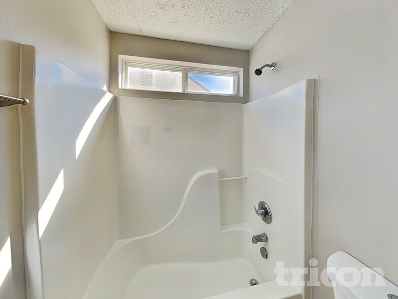 Building Photo - 2904 Westwinds Ct