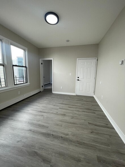 137 Wilkinson Ave 3R - 128 Wilkinson Ave