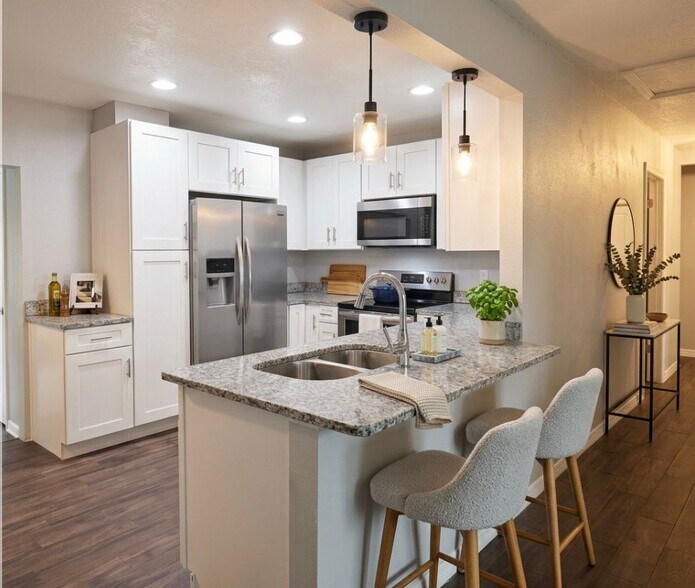 Building Photo - 4606 River Hills Dr