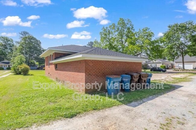 Building Photo - 600 W Surles St