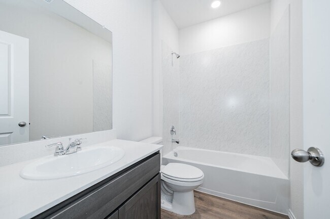 Building Photo - 2126 Thornton Dr