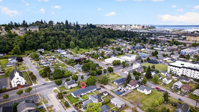 Building Photo - Cute 2 bedroom Near Downtown Tacoma & I-5