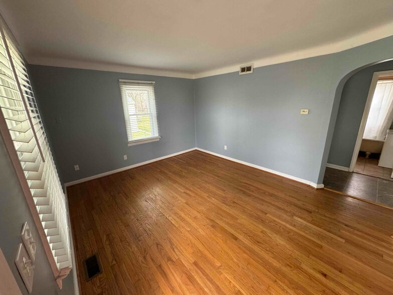 Building Photo - 12214 Louisiana Ave