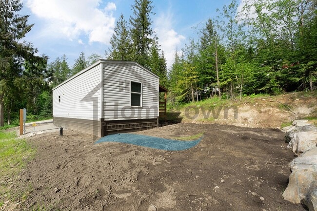 Building Photo - 2 Bedroom 1 Bath Home with Off Street Parking Available in Sagle!