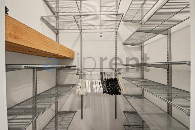 Building Photo - Unit 120