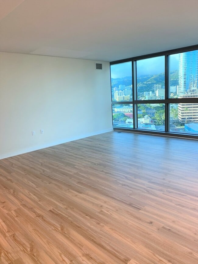 Building Photo - 3 Bedroom 2 Bath 2 Parking in Beautiful Koolani in Ward Village / Ala Moana Area