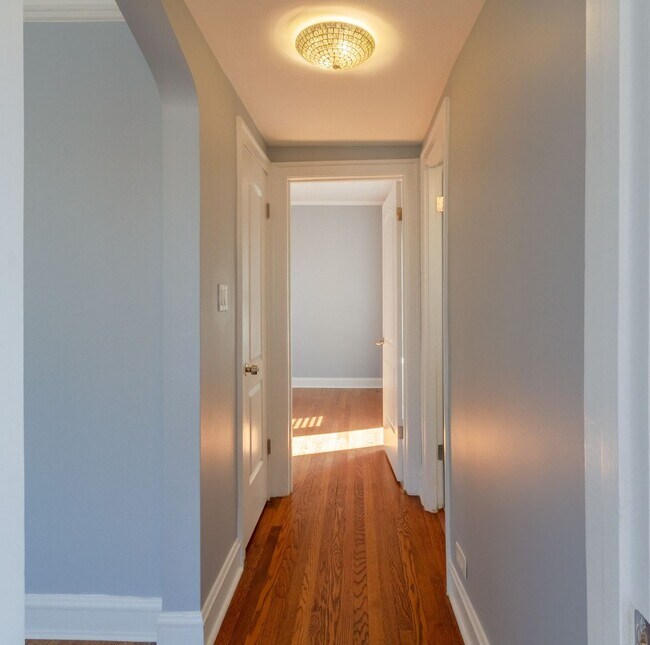 Building Photo - 5726 N Mozart St