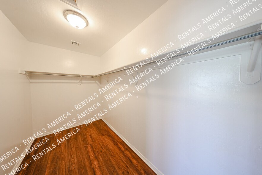 Building Photo - 3005 W Ferruccio Pl