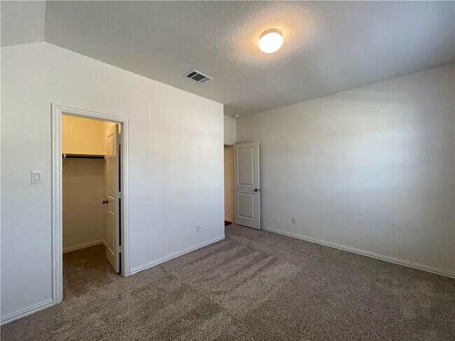 Building Photo - 205 Baralo St