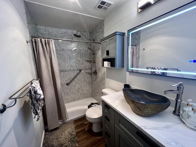 Building Photo - 10825 SE 200th St - 2 bedrooms