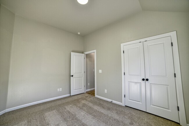 Building Photo - Brand New Home In Washington!