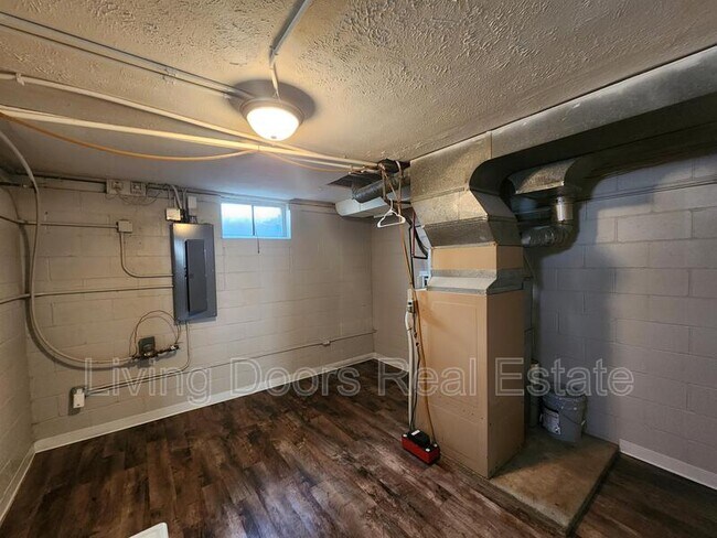 Building Photo - 3701 Lewis Ave