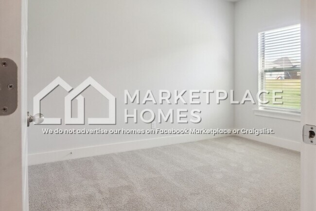 Building Photo - 2070 Hyacinth Ln