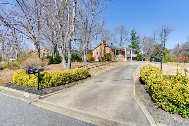 Building Photo - 9215 Cherrytree Dr