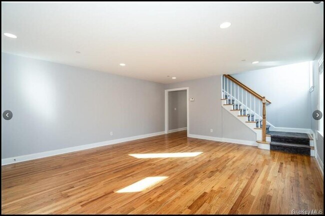 Building Photo - 186 Woodside Ave