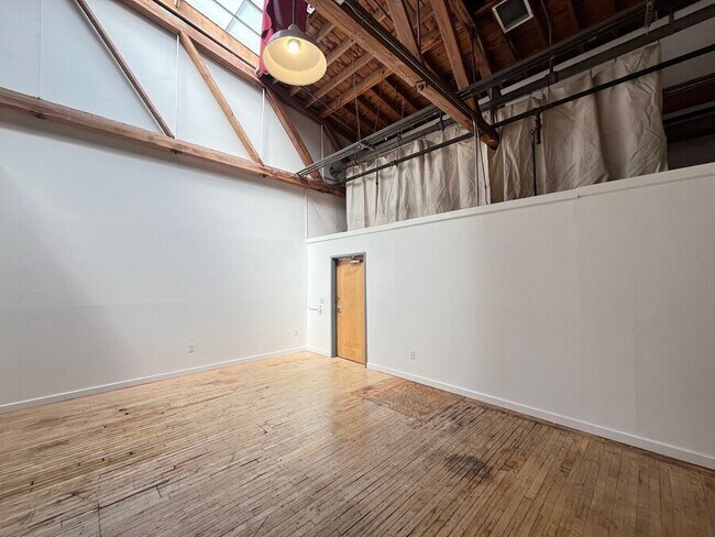 Building Photo - 1148 E 18th St