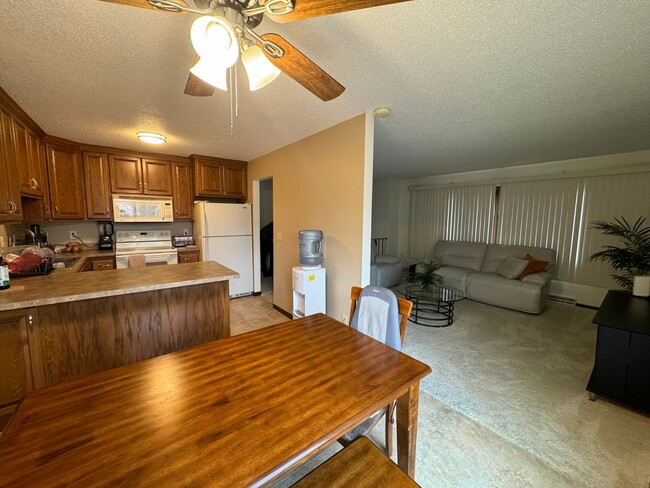 Building Photo - Great 3 BR/2 BA Townhome in Vadnais Heights!