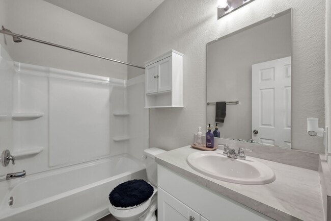 Building Photo - 25248 Pomegranate Pl